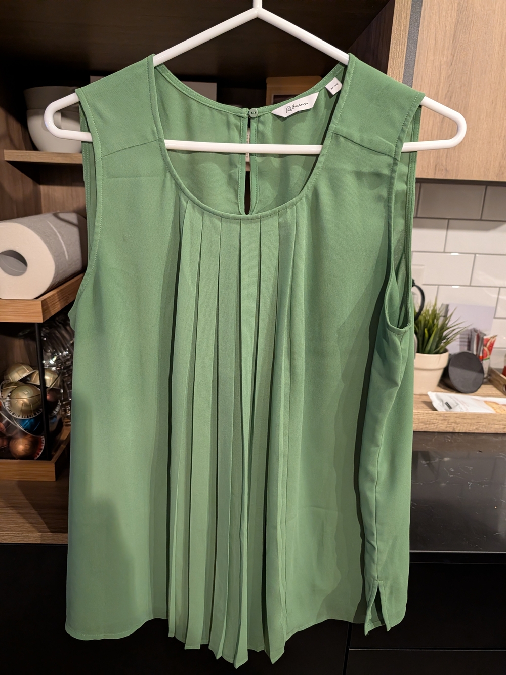 Reitmans Pleated Sleeveless Green Blouse